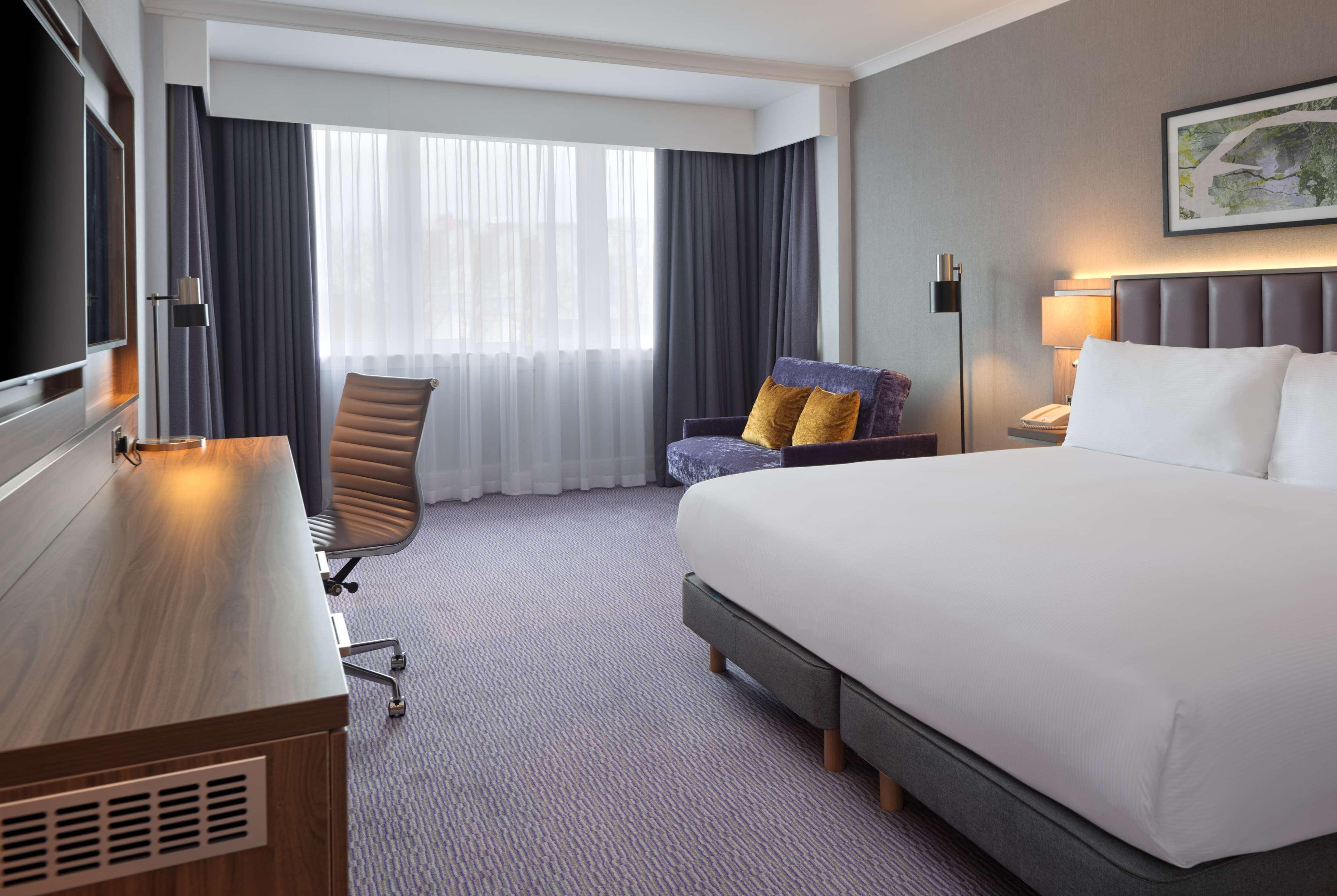Doubletree By Hilton Edinburgh Airport 4*